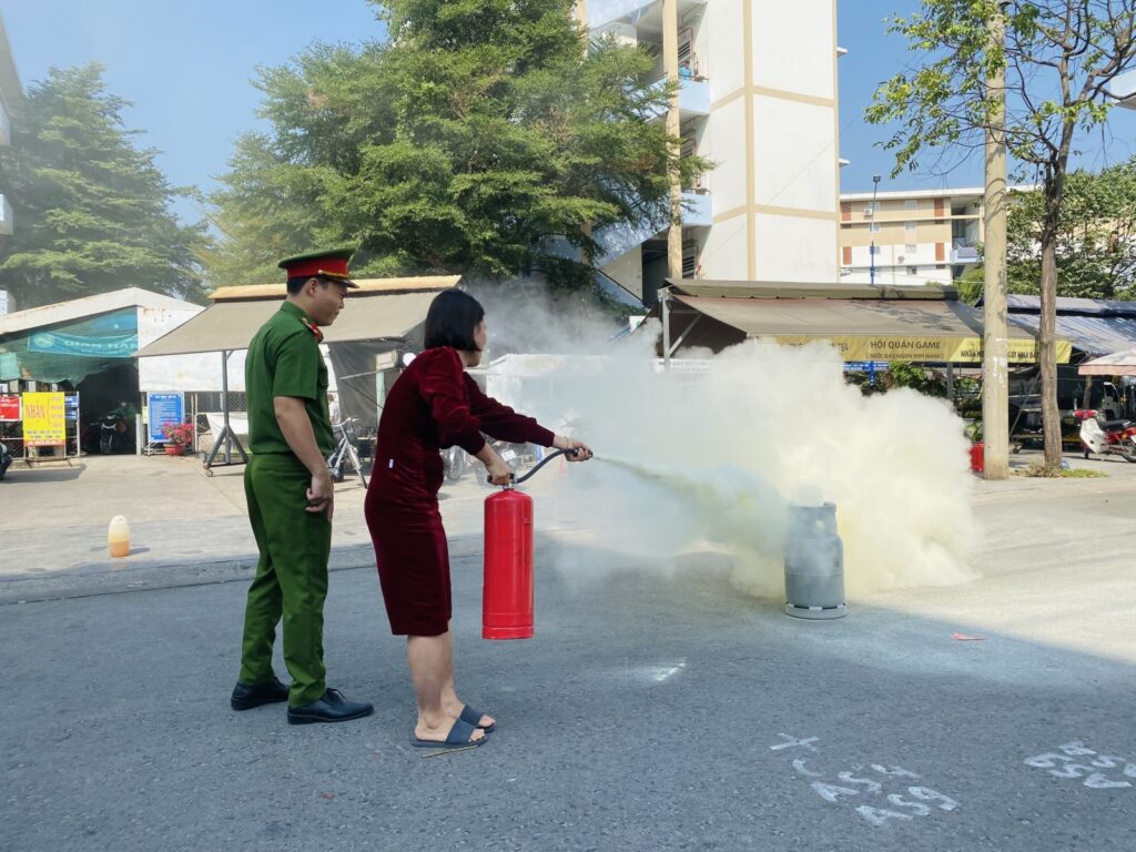 Đào tạo nhân viên về sử dụng và kiểm tra PCCC