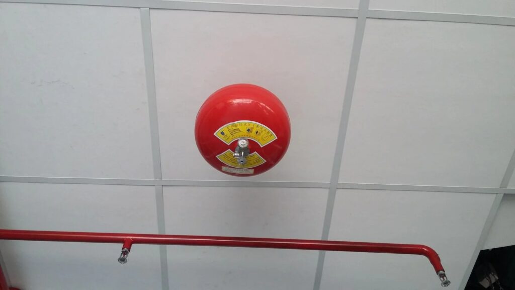 Việc lắp đặt thiết bị PCCC đúng chuẩn là yếu tố quyết định hiệu quả phòng cháy ban đầu. Việc lắp đặt thiết bị PCCC đúng chuẩn là yếu tố quyết định hiệu quả phòng cháy ban đầu.